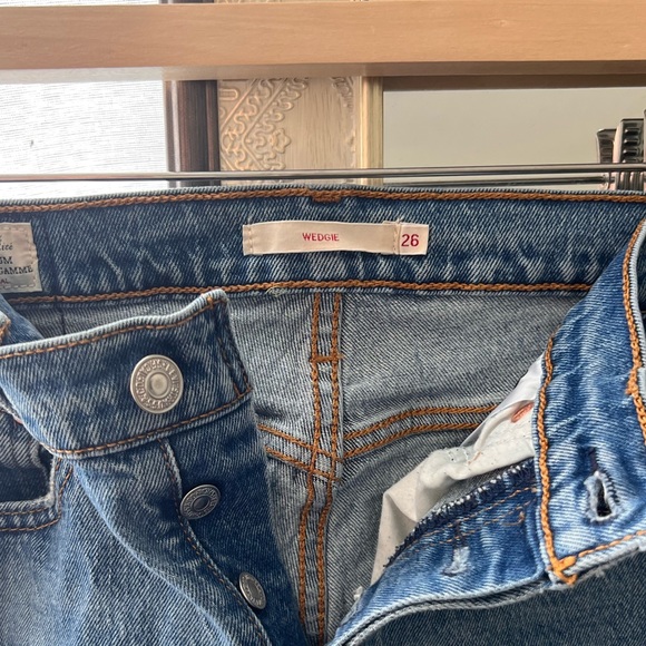 Levi Wedgie - Picture 3 of 5